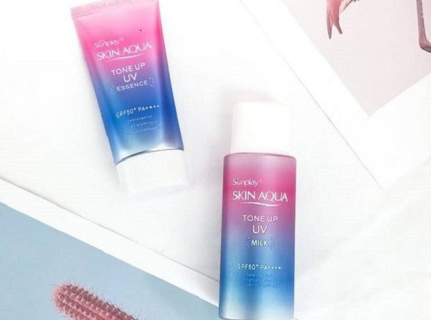 Kem chống nắng Skin Aqua Tone Up có thể làm da trơn mịn và se lỗ chân lông không?
