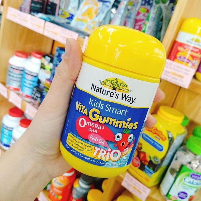 Kẹo vitamin Nature's Way Kids Smart Omega 3 DHA Trio giúp bé thích thú khi sử dụng